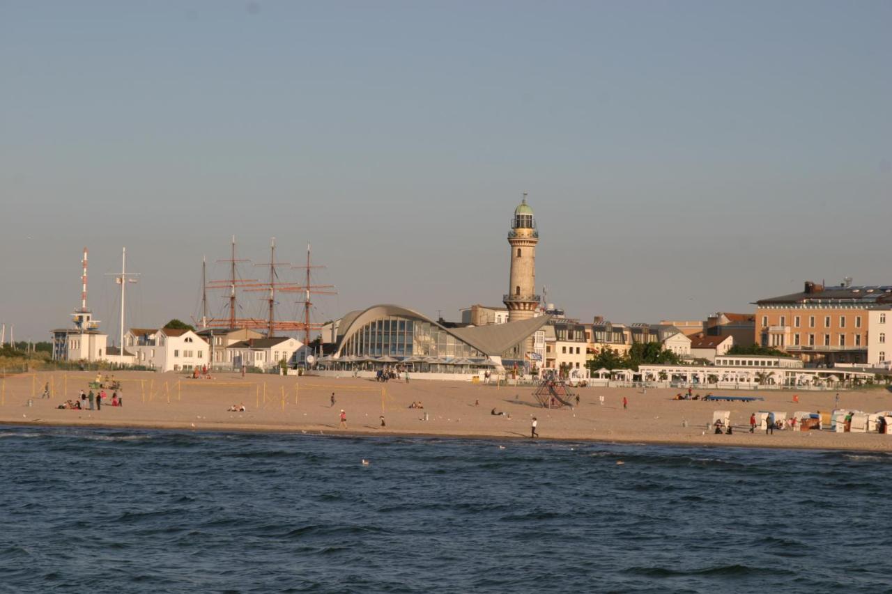 Villa Warnemuende Ferienwohnungen Rostock Exterior photo
