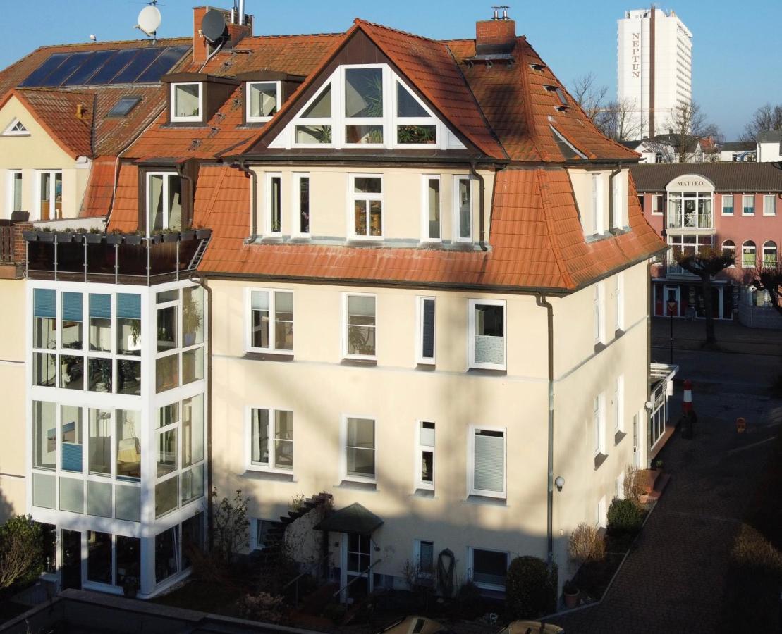 Villa Warnemuende Ferienwohnungen Rostock Exterior photo